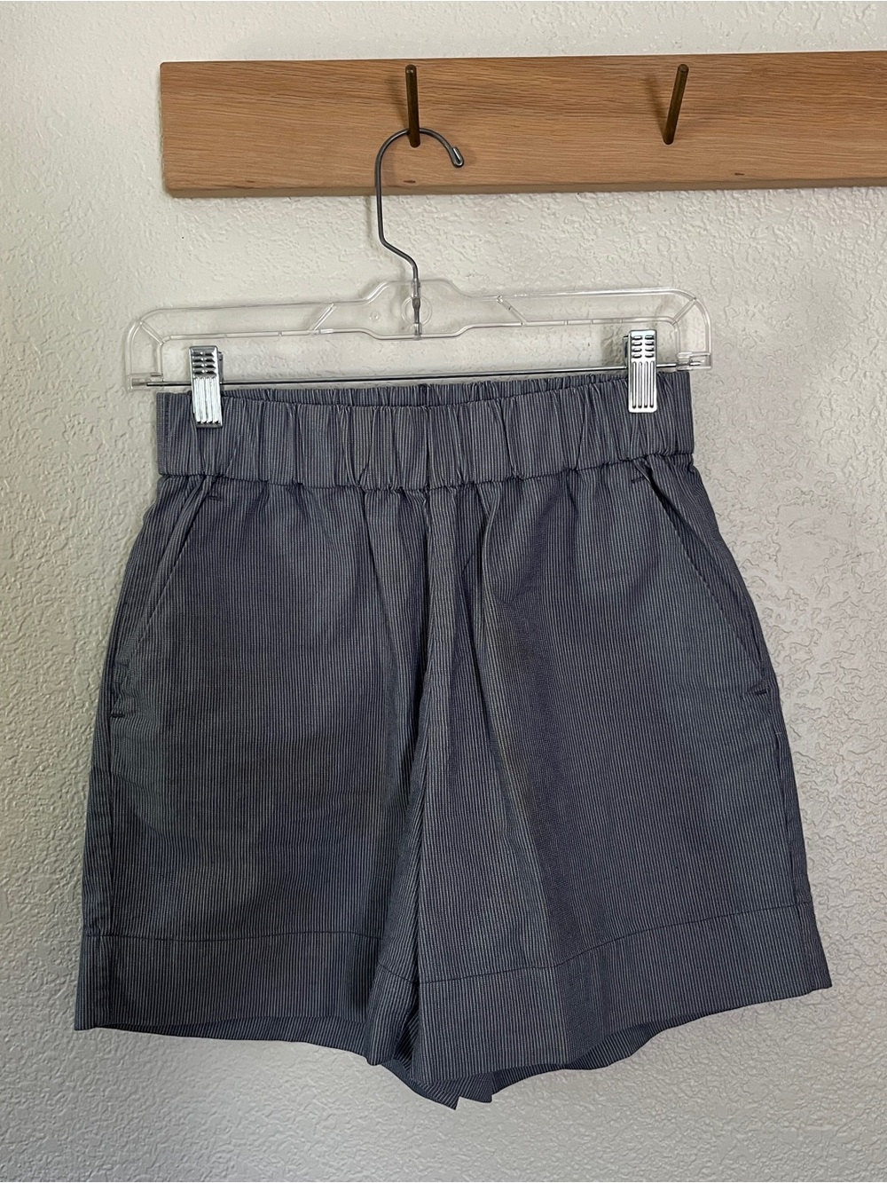 Bundle of 2 Everlane The Easy Short in Pinstripe Blue & Oak Brown